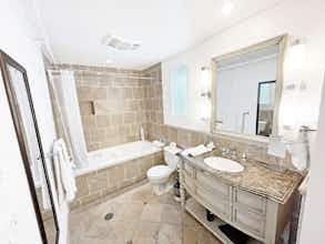 Hotel Catalina Courtyard Suites photo 2