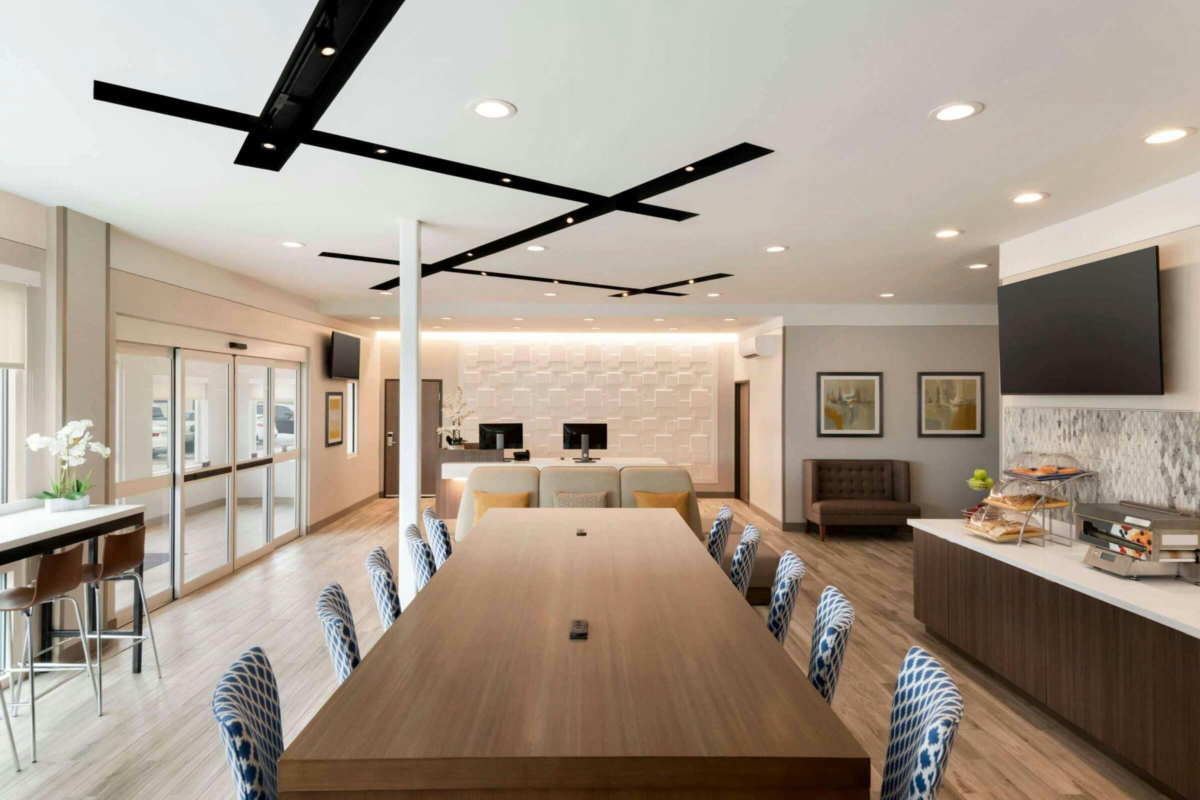 Hotel Days Inn & Suites by Wyndham Beaumont West / I-10 & Walden photo 3