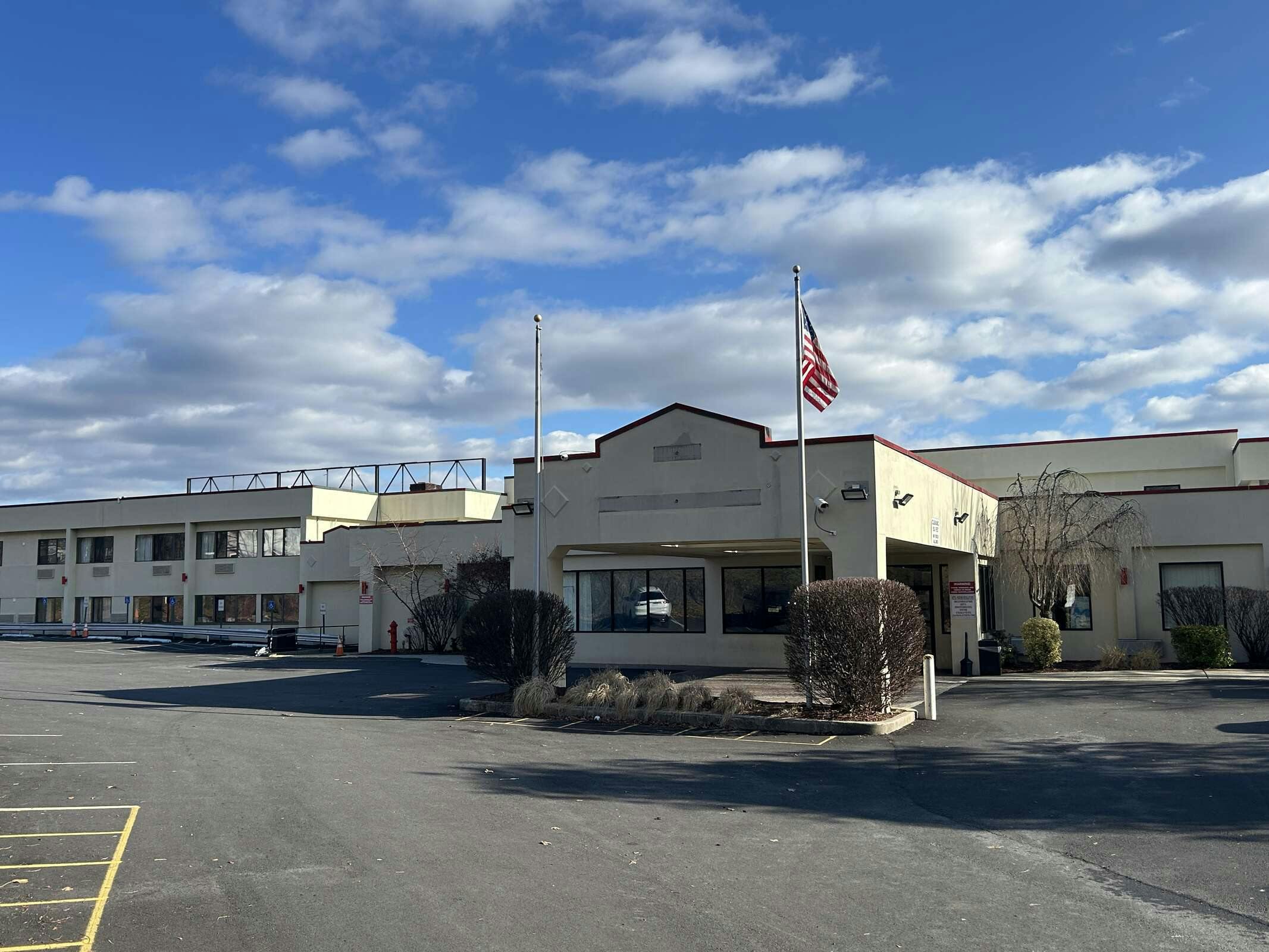 Hilltop Inn & Suites