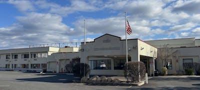 Hilltop Inn & Suites