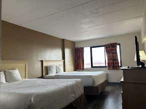 Hotel Hilltop Inn & Suites photo 2