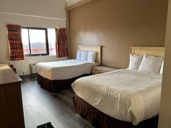 Hotel Hilltop Inn & Suites photo 1