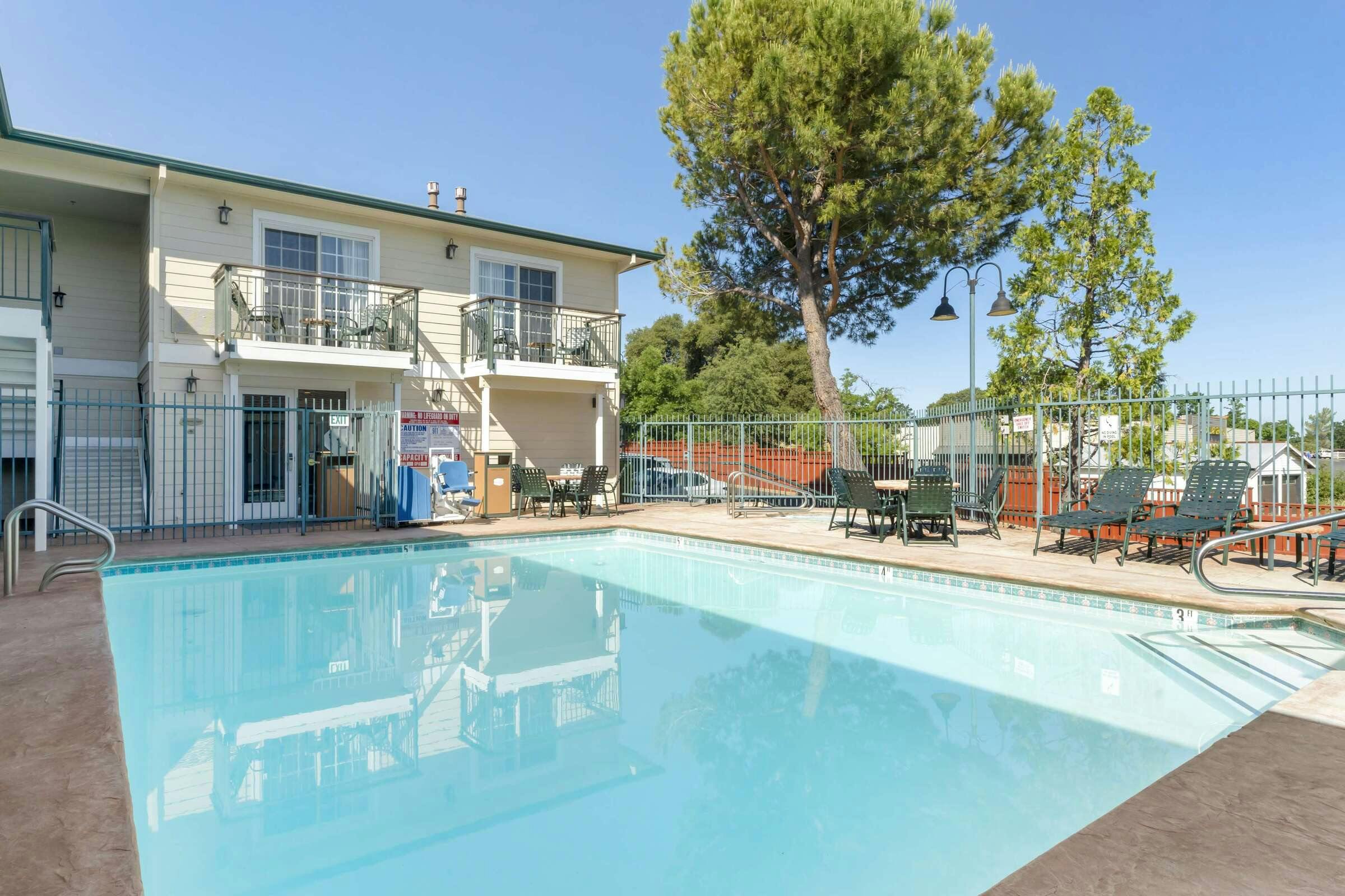 Best Western Cedar Inn & Suites