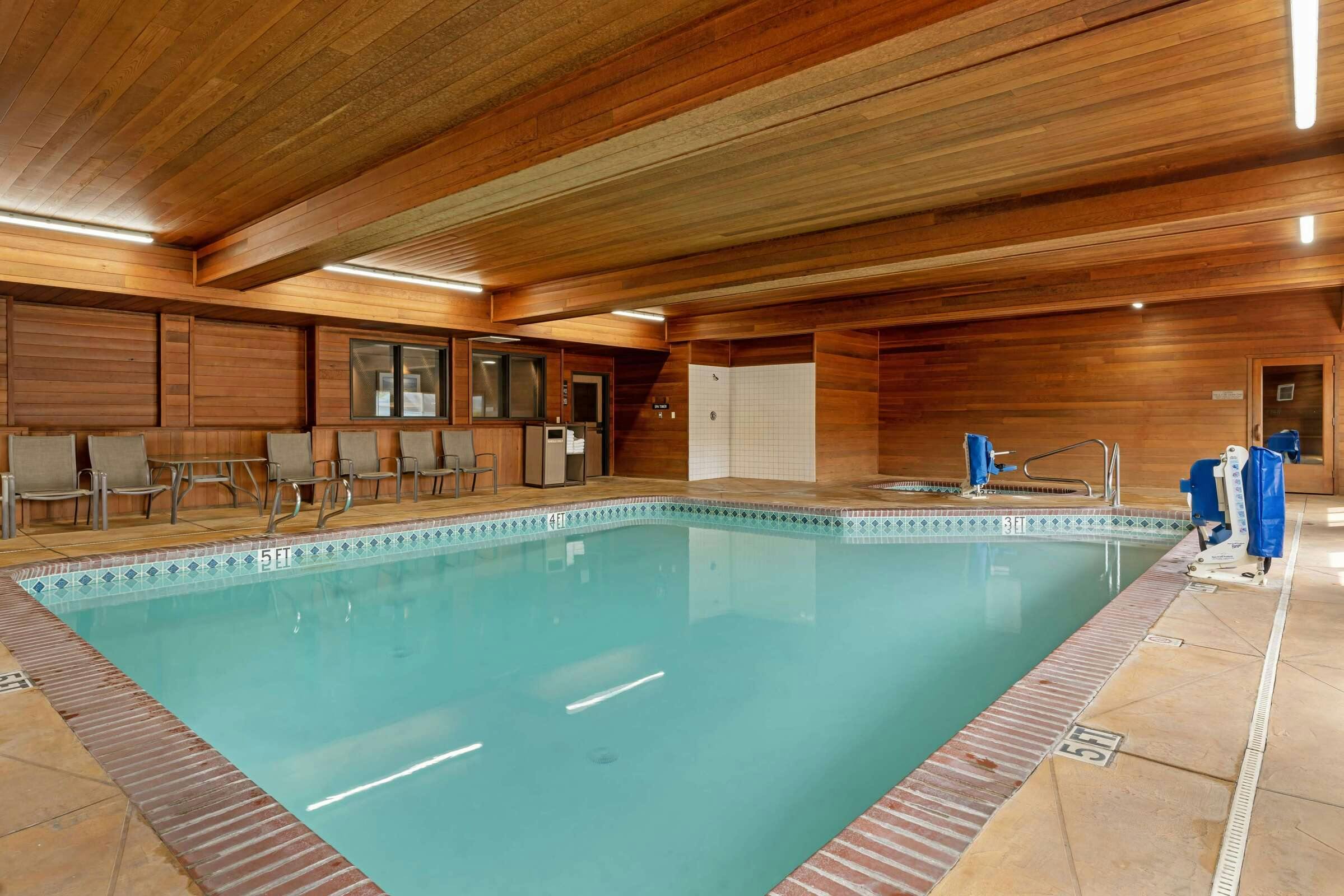 Hotel Best Western Plus Cascade Inn & Suites photo 3