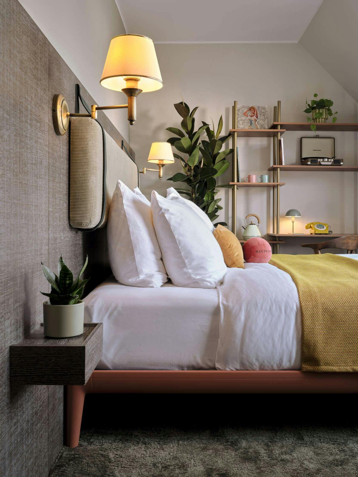 Max Brown 5th District, part of Sircle Collection