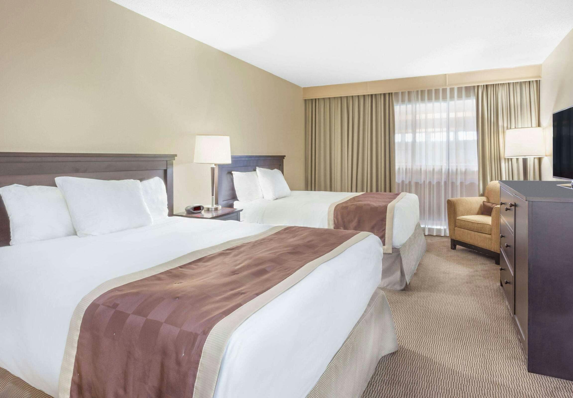 Hotel Baymont Inn Suites Red Deer photo 3