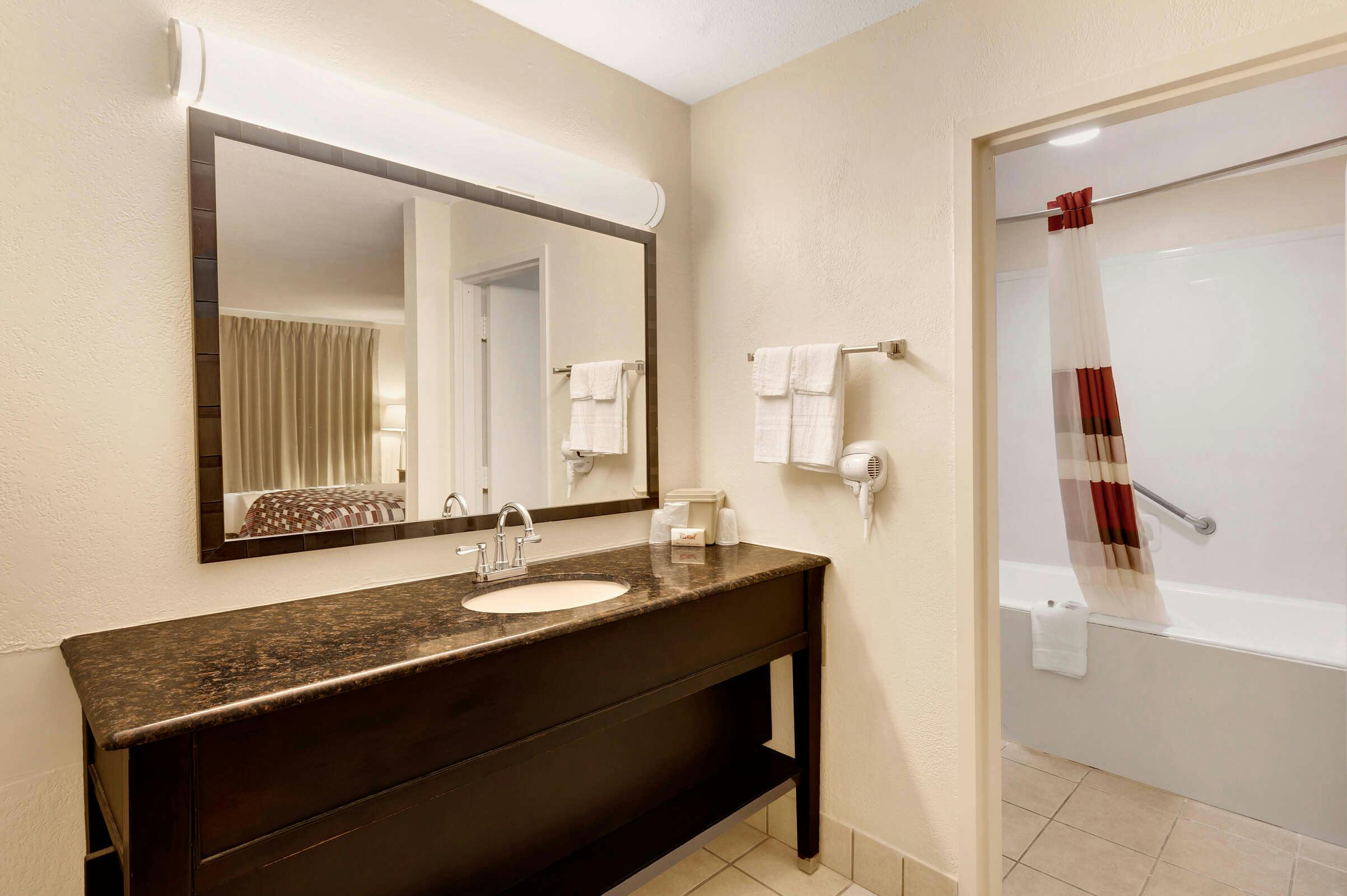 Hotel Red Roof Inn Gulfport - Biloxi Airport photo 3