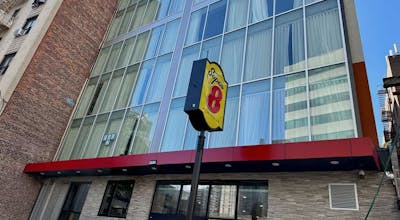 Super 8 by Wyndham Bronx Near Stadium
