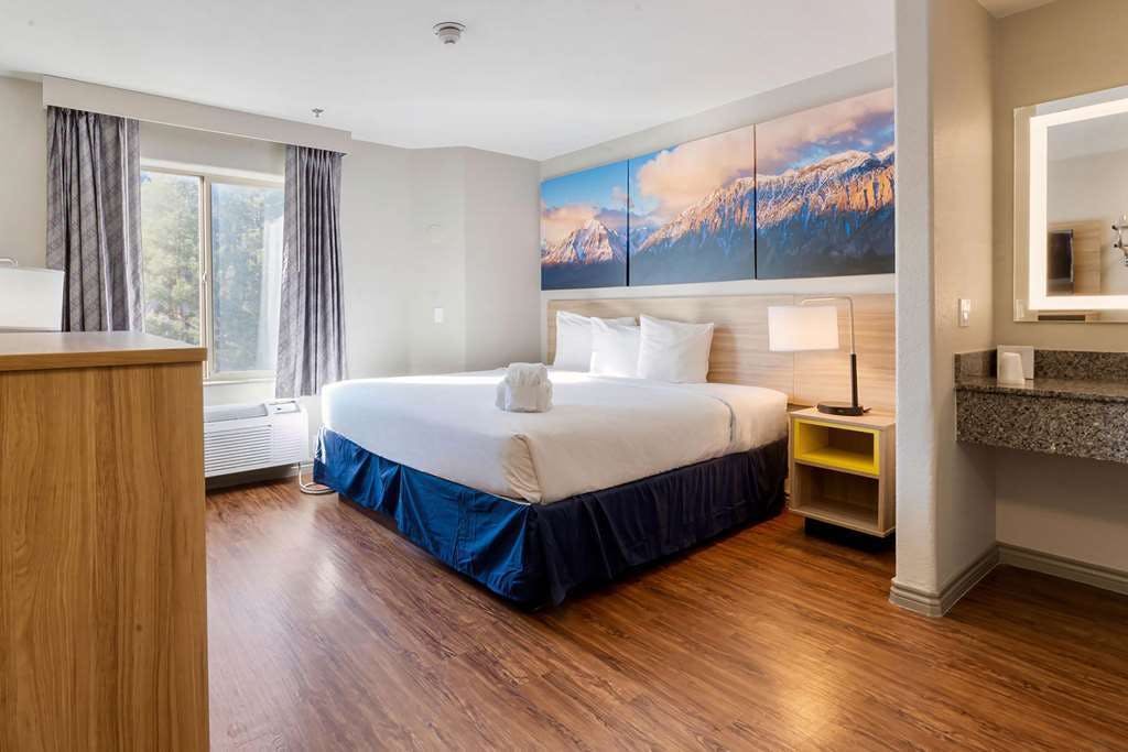 Days Inn by Wyndham Thornton