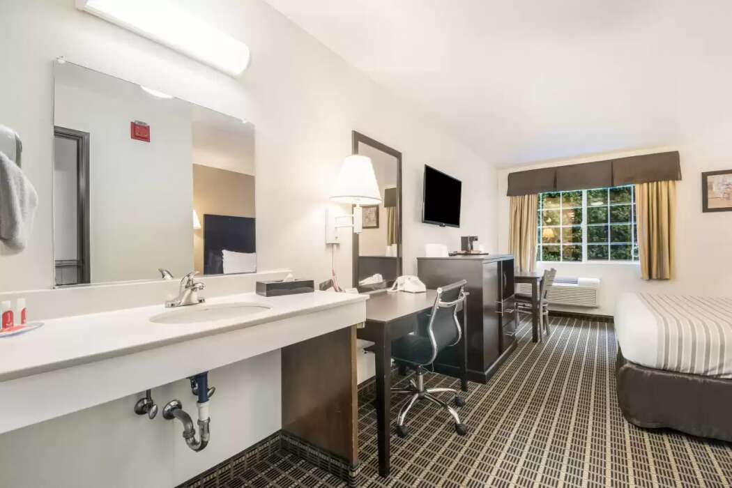 Hotel Econo Lodge Corvallis Near University photo 4