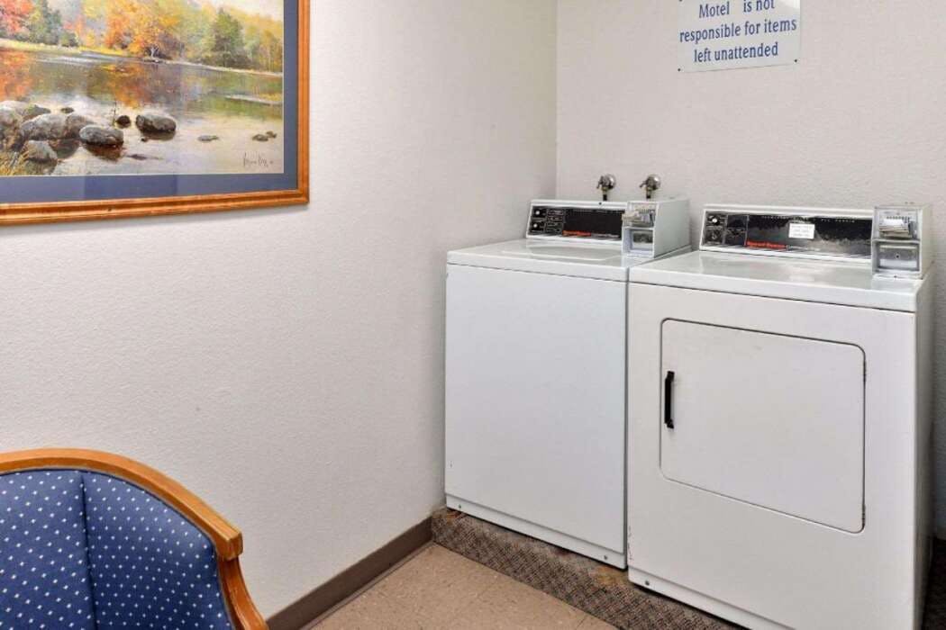 Hotel Econo Lodge Corvallis Near University photo 4