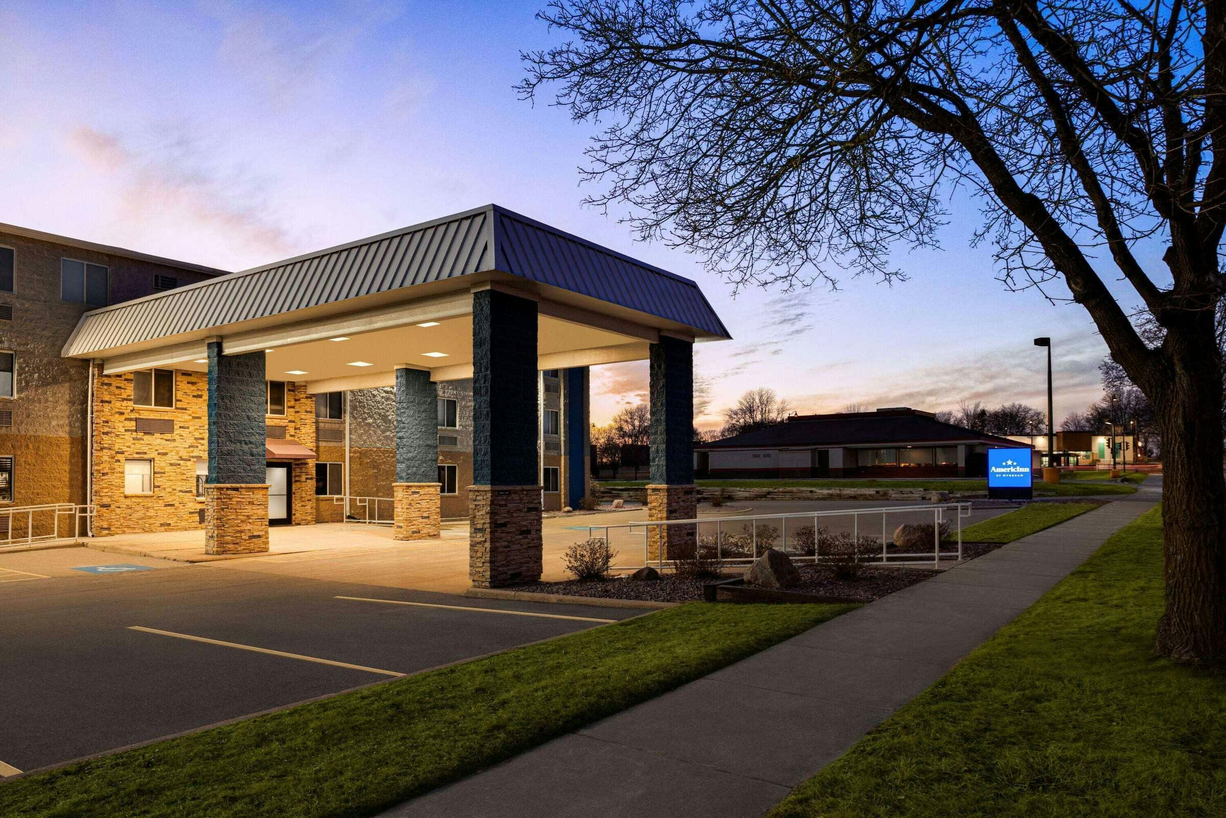 Hotel AmericInn by Wyndham Madison WI photo 3