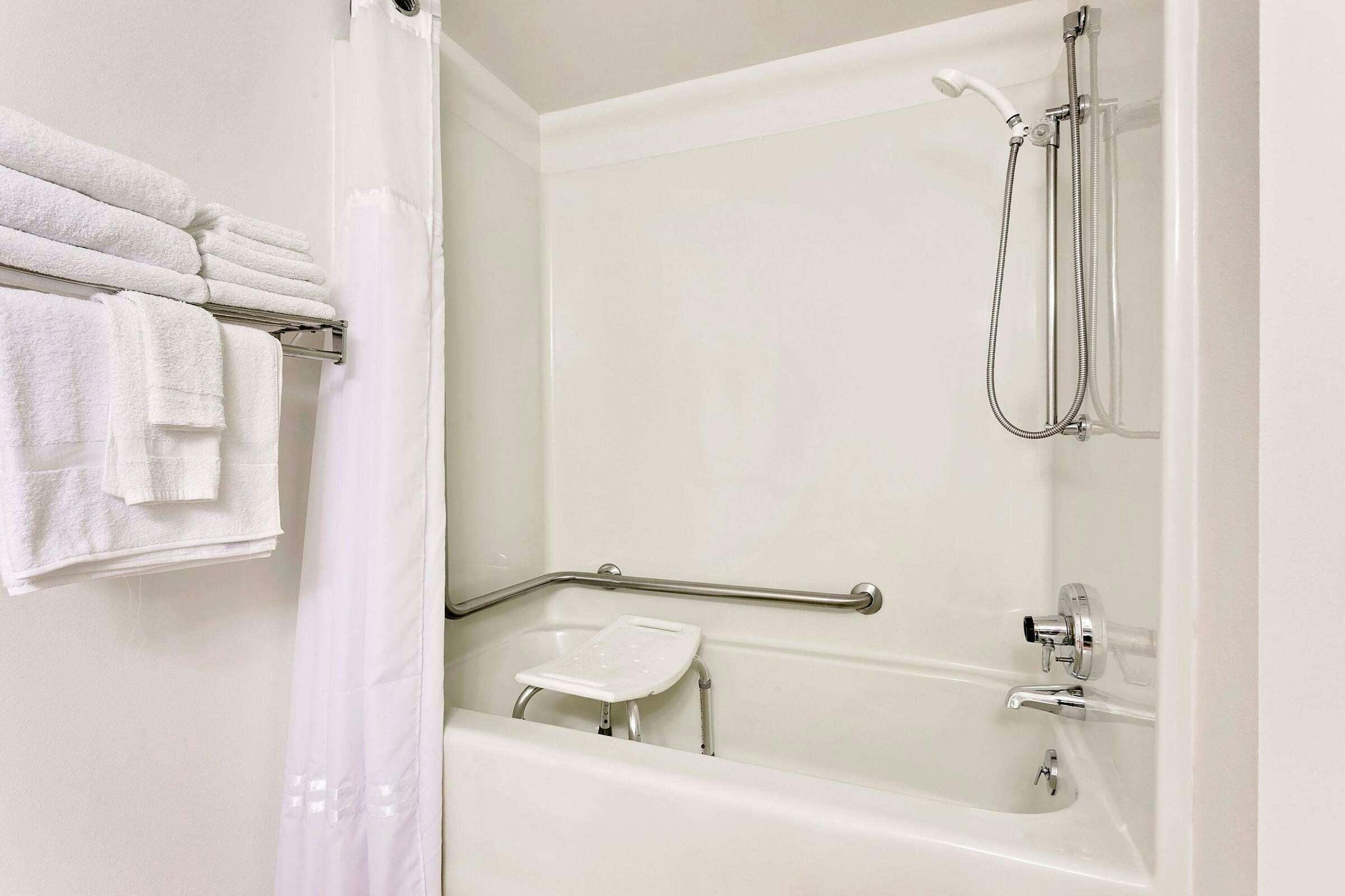 Hotel Ramada by Wyndham Marquette photo 5