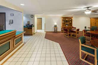 Hotel Super 8 Reedsburg photo 2