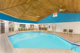 Hotel Super 8 Reedsburg photo 3
