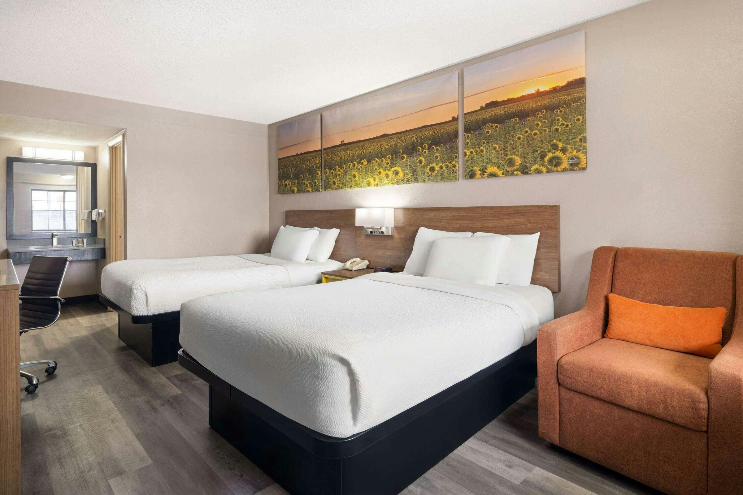 Hotel Days Inn & Suites by Wyndham Kokomo photo 2