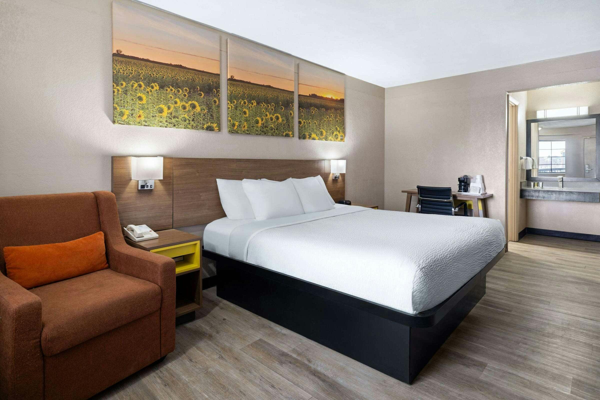 Hotel Days Inn & Suites by Wyndham Kokomo photo 5