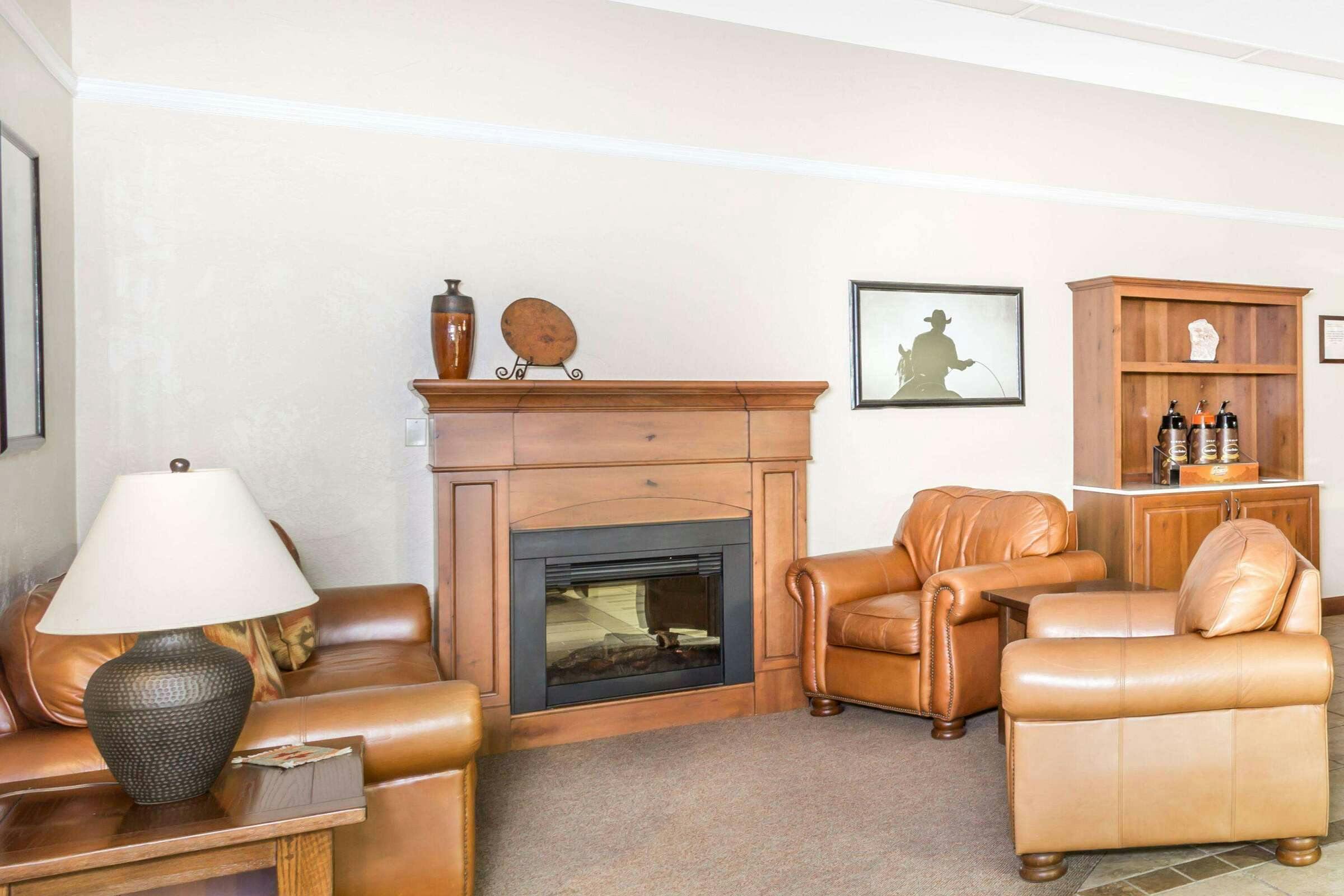 Hotel Super 8 by Wyndham Salina/Scenic Hills Area photo 1