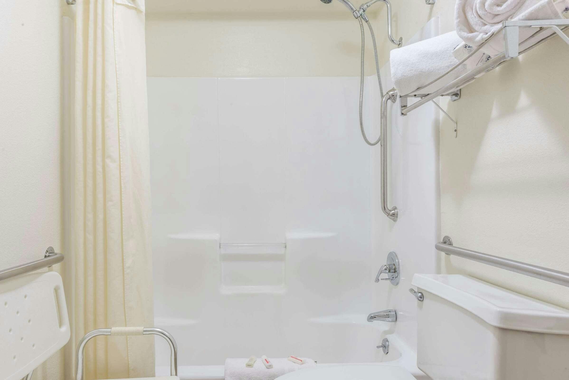 Hotel Super 8 by Wyndham Clovis photo 2