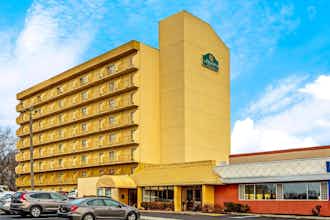Hotel La Quinta Inn Ste Stamford NYC photo 3