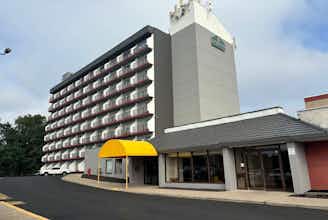 Hotel La Quinta Inn Ste Stamford NYC photo 5