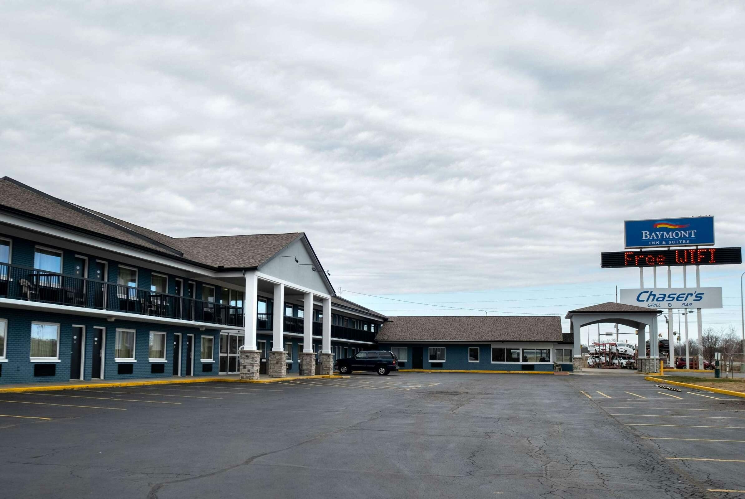 Hotel Baymont by Wyndham Effingham photo 1