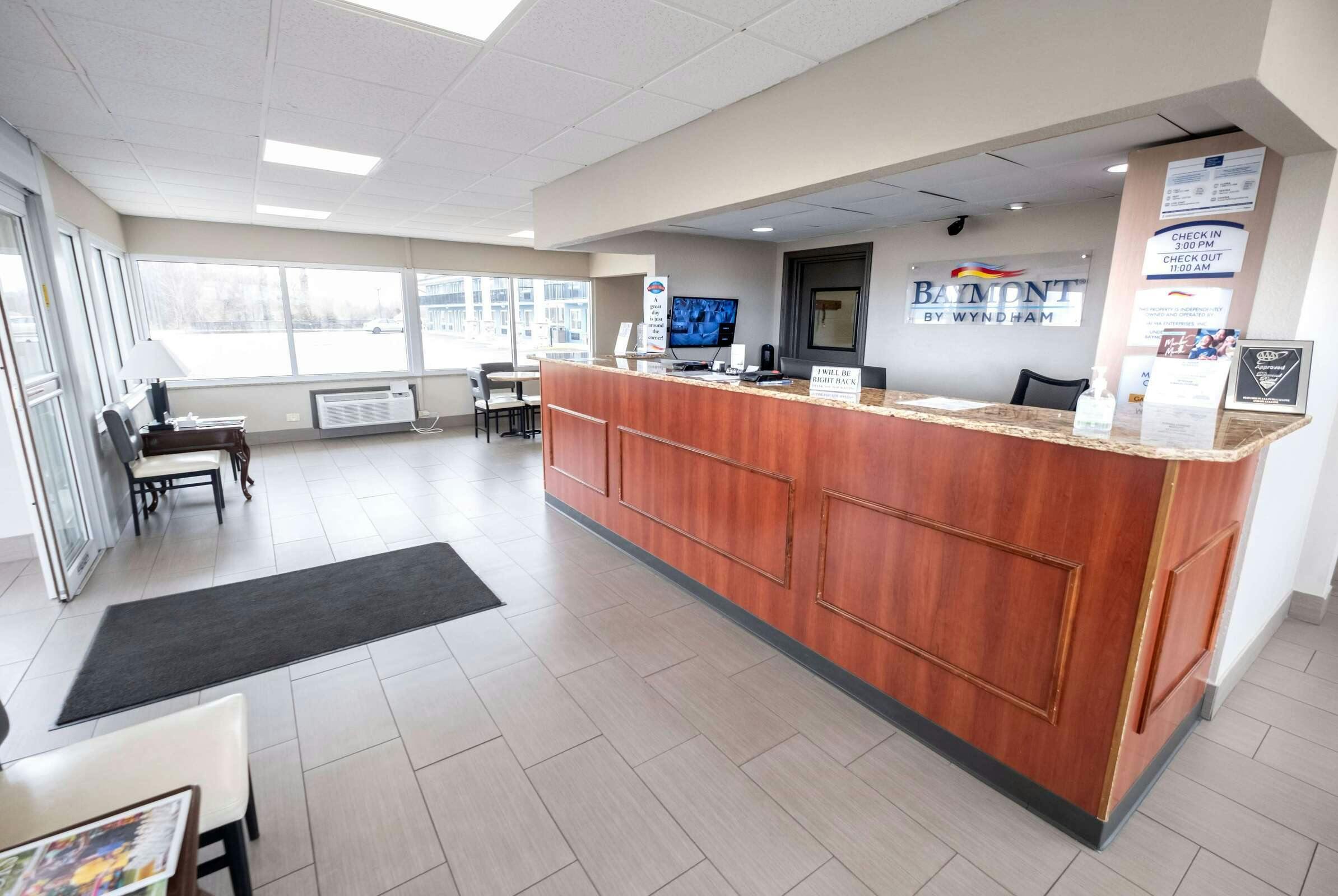 Hotel Baymont by Wyndham Effingham photo 2