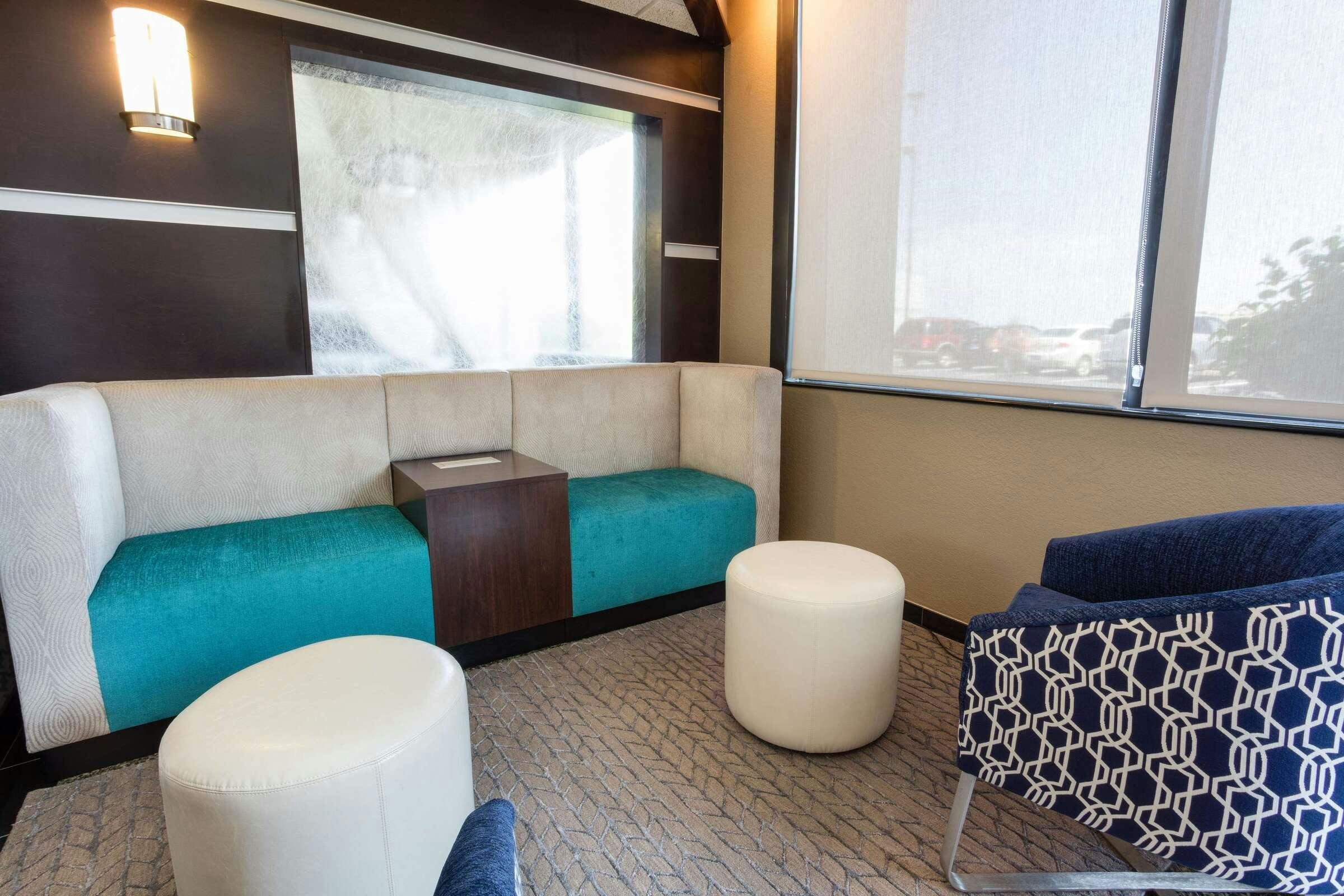 Hotel Drury Inn and Suites Kansas City Airport photo 3