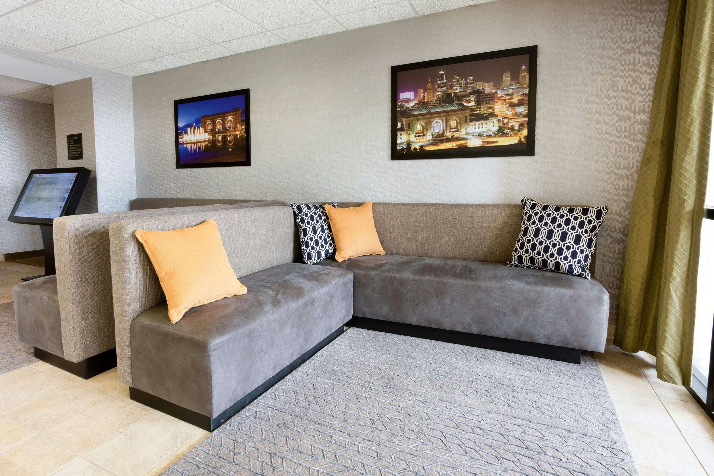 Hotel Drury Inn and Suites Kansas City Airport photo 5
