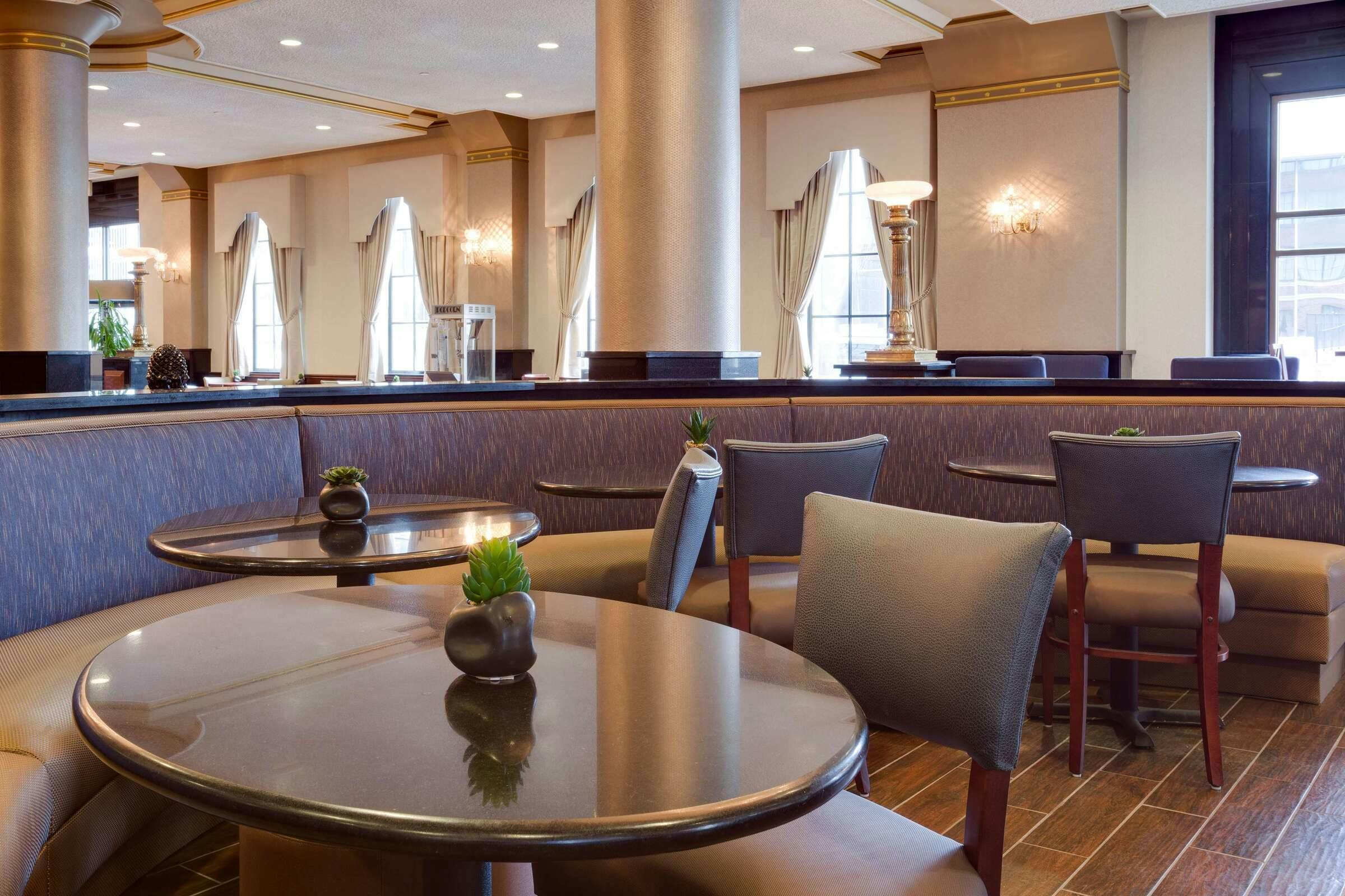 Hotel Drury Plaza Hotel St Louis at the Arch photo 4