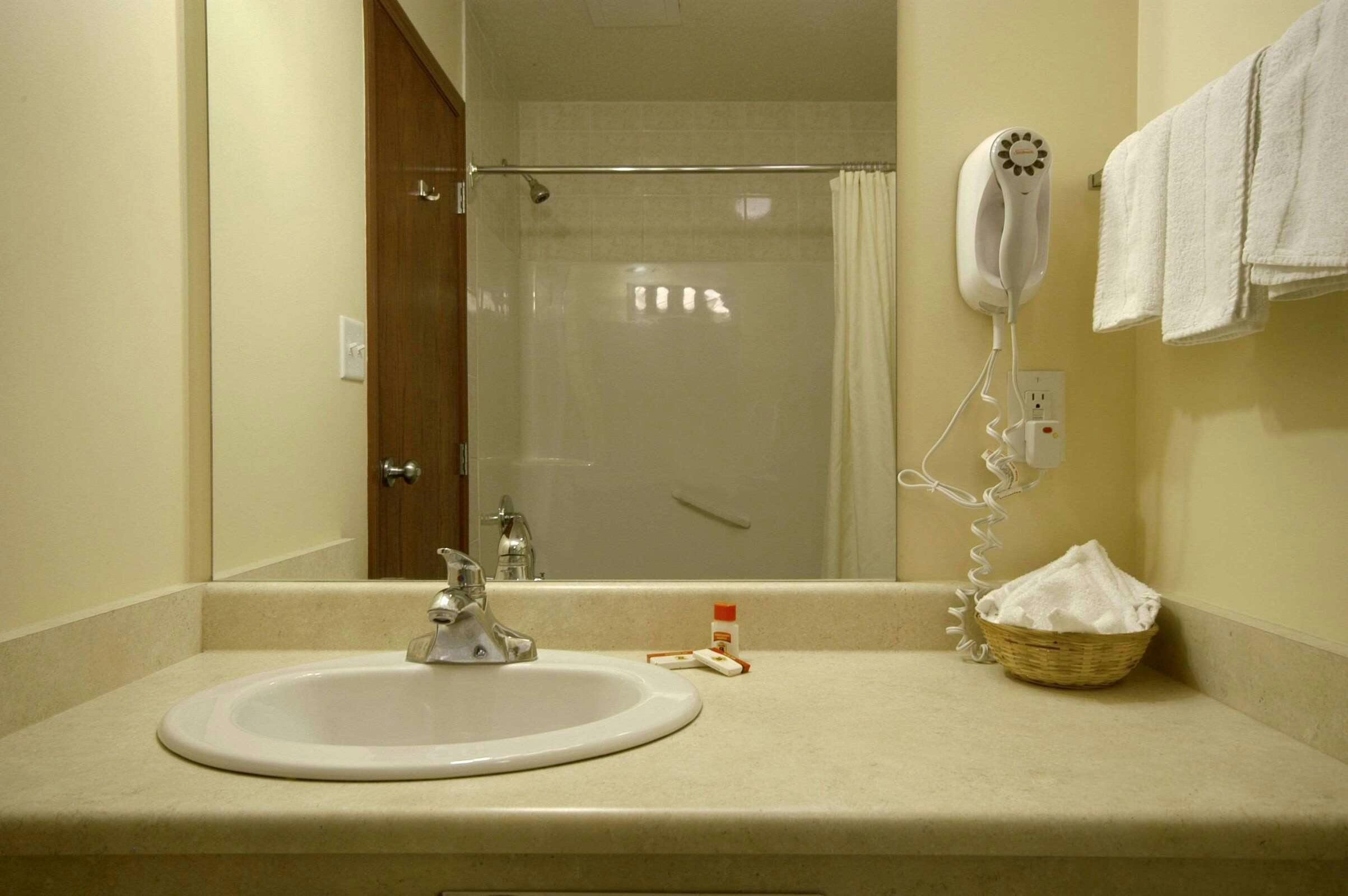 Hotel Super 8 by Wyndham Fort Saskatchewan photo 4