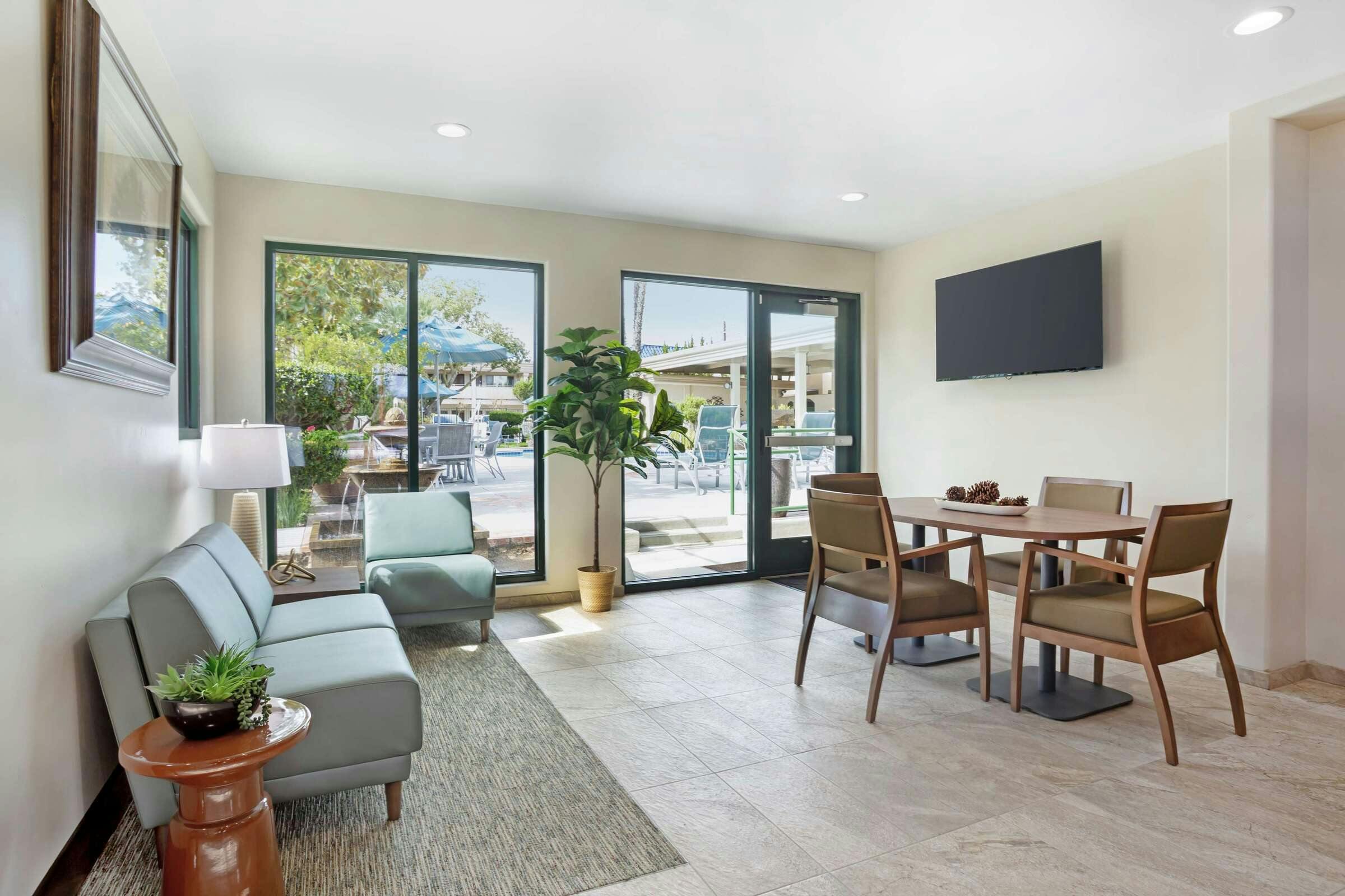 Hotel Best Western Plus Black Oak photo 1