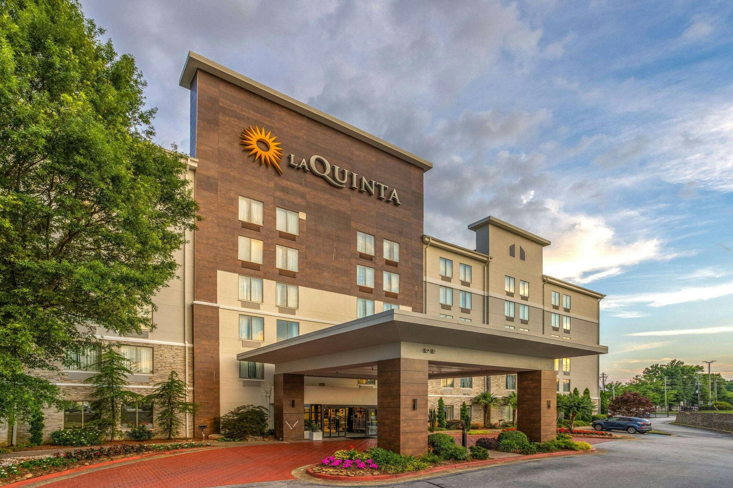 Hotel La Quinta Inn & Suites by Wyndham Atlanta Airport North photo 2