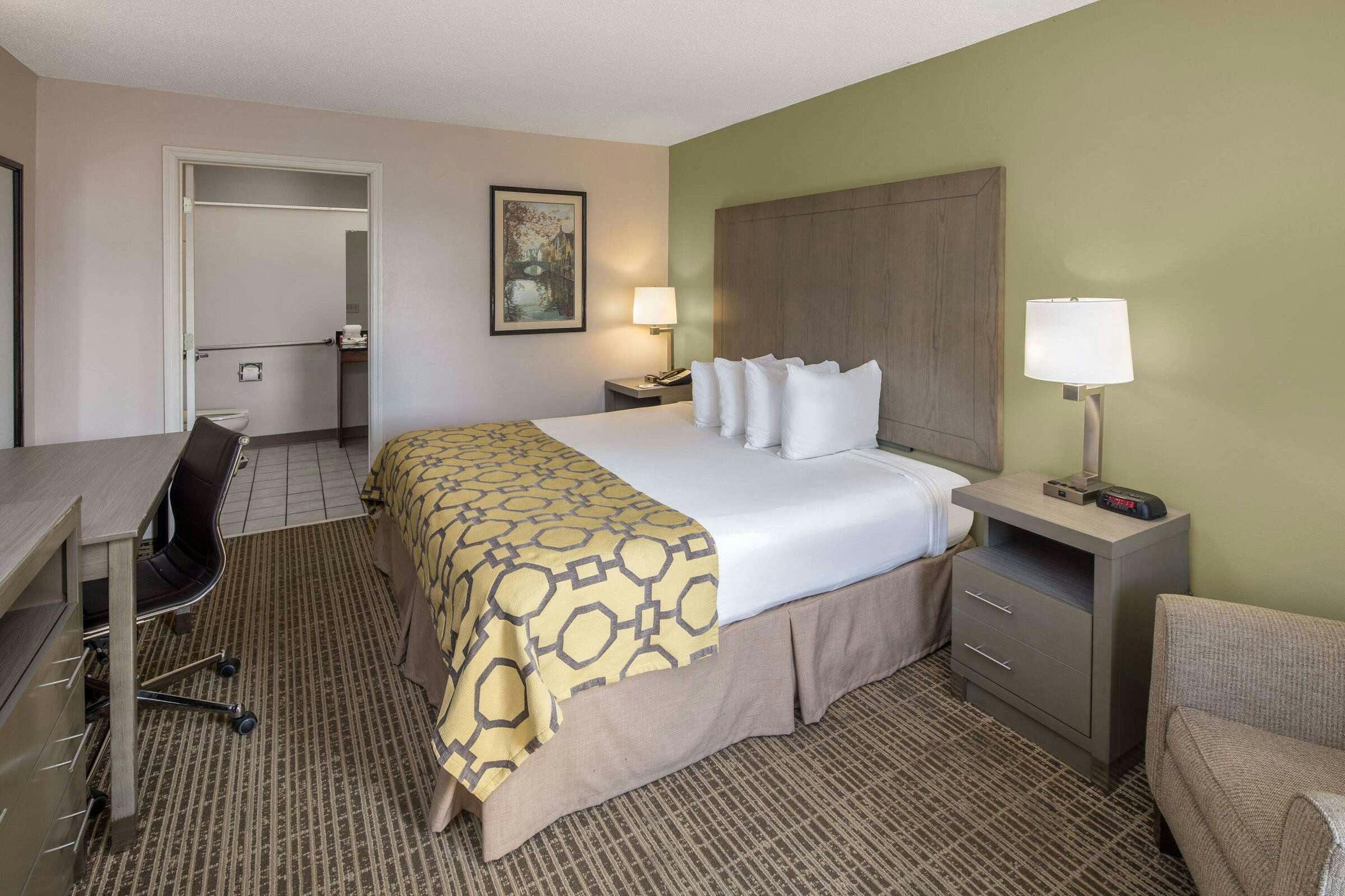 Hotel Baymount Inn Suites Cleveland photo 5