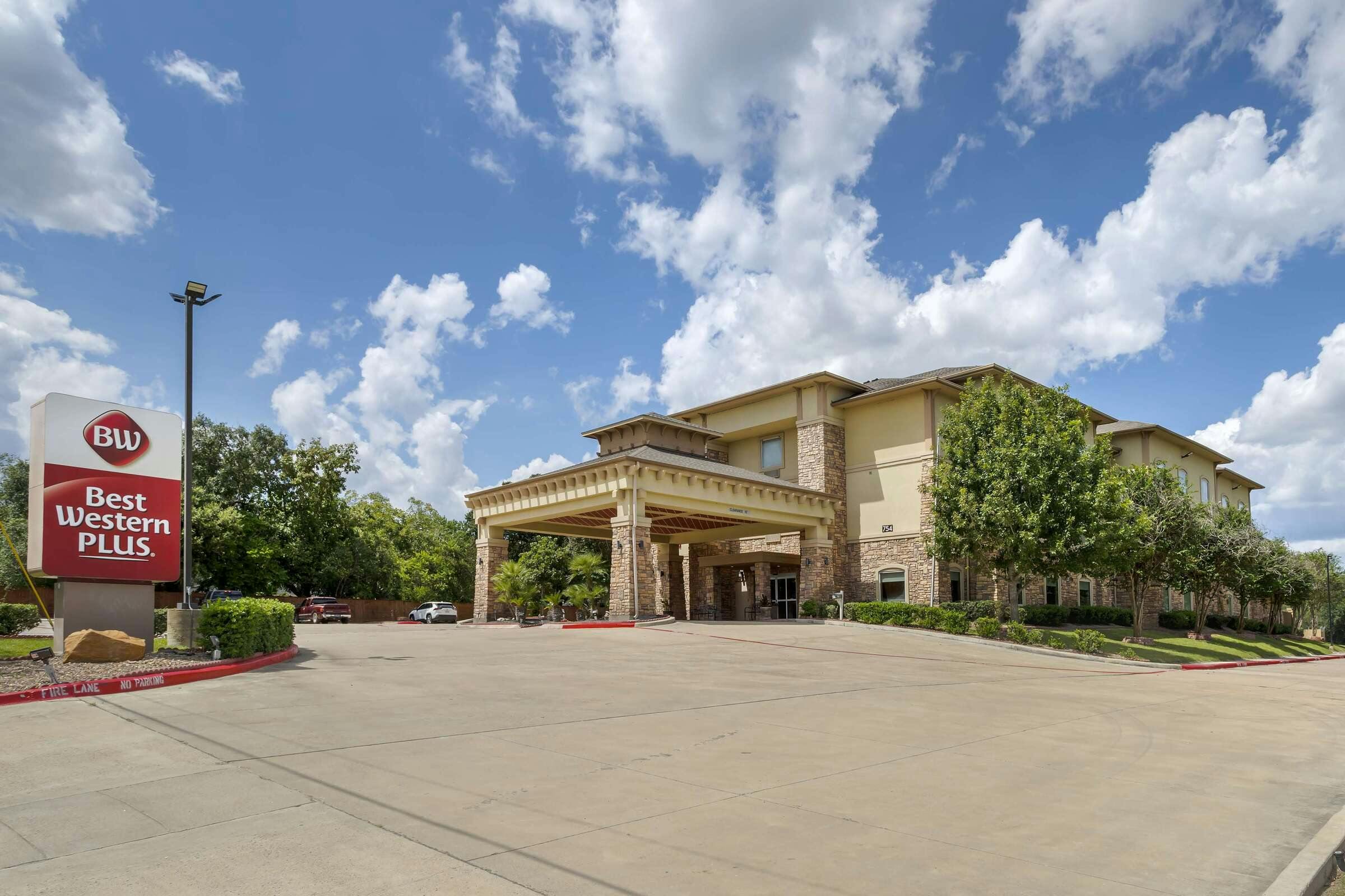 Best Western Plus Goliad Inn & Suites