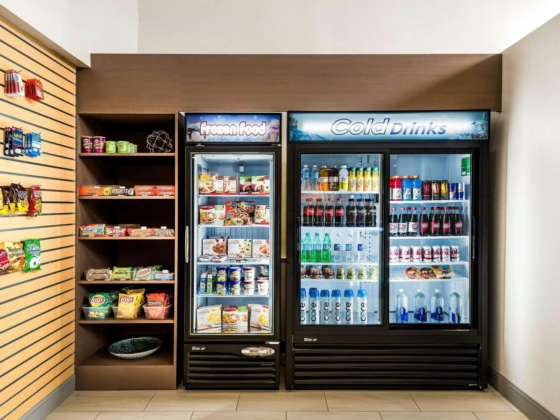 Hotel Holiday Inn Express & Suites Charlotte Arpt-Belmont by IHG photo 3