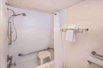 Hotel Clarion Inn & Suites and Convention Center photo 1