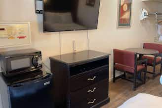 Hotel Baymont Petoskey photo 3