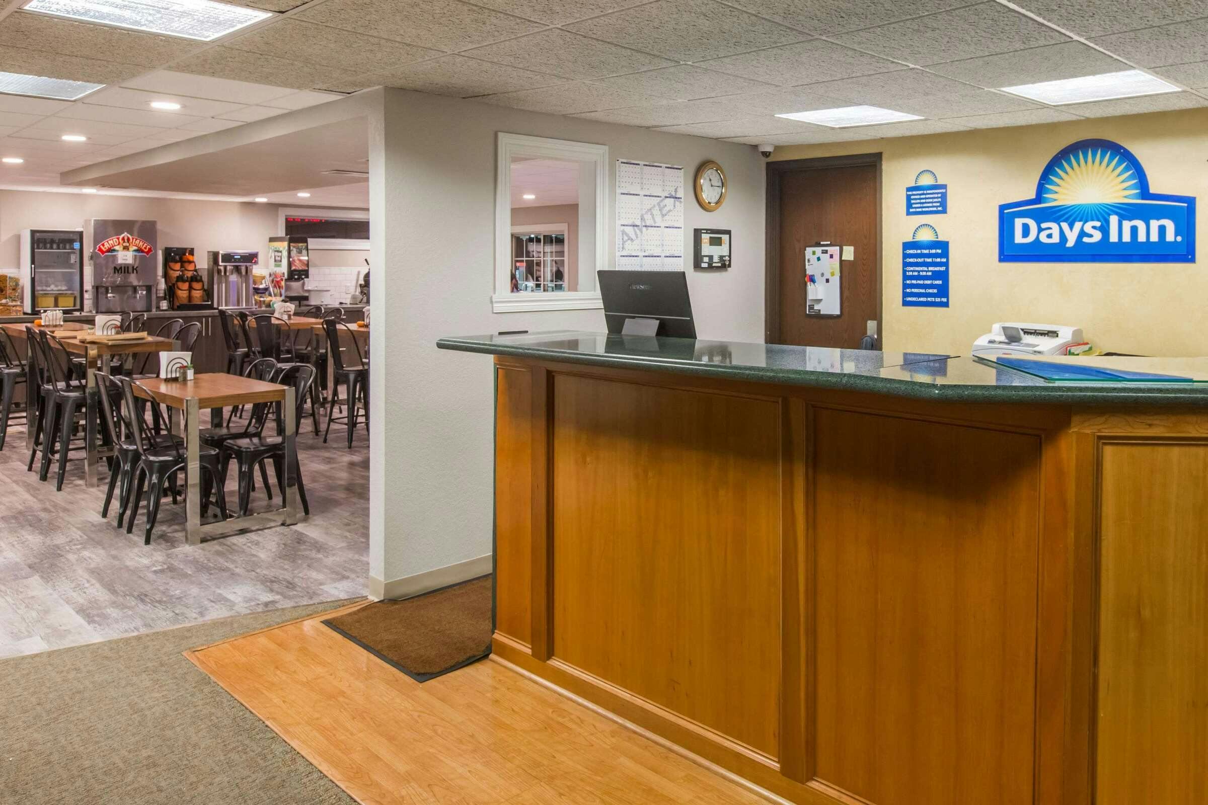 Hotel Days Inn by Wyndham Pierre photo 1