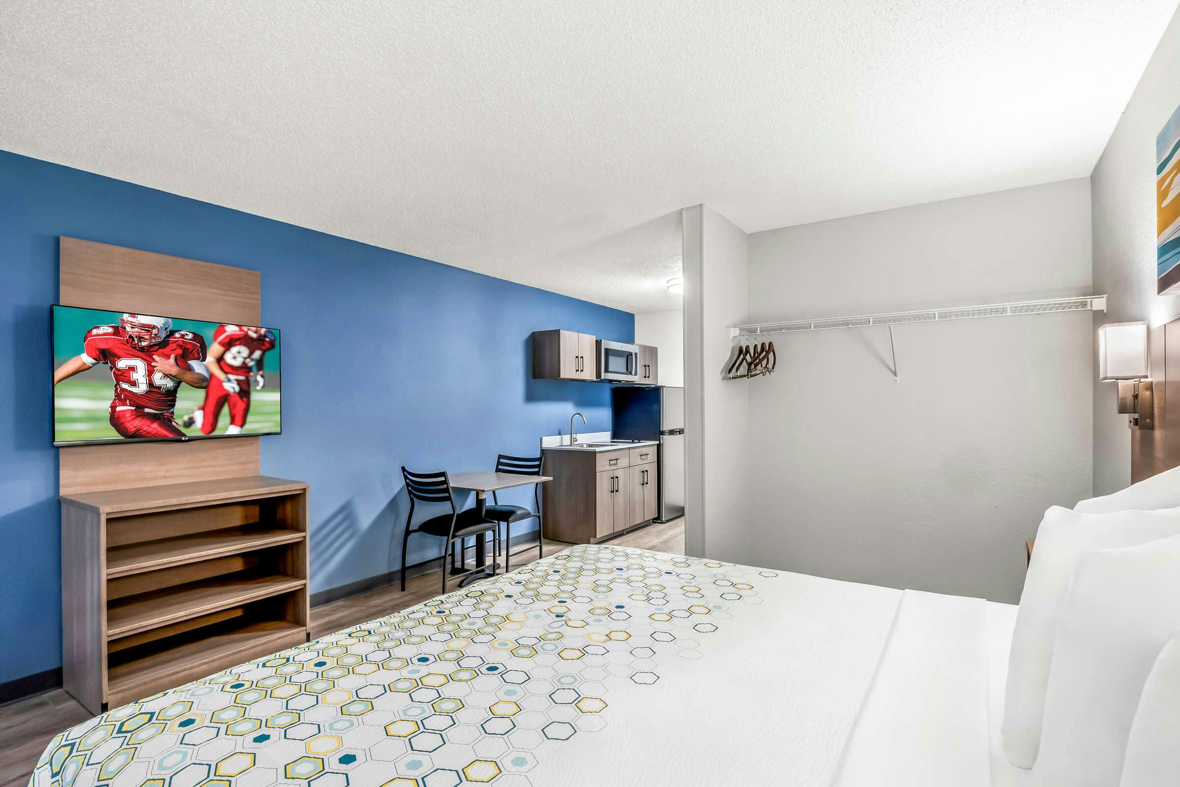 Hotel HomeTowne Studios Southfield photo 3