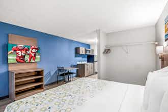 Hotel HomeTowne Studios Southfield photo 3