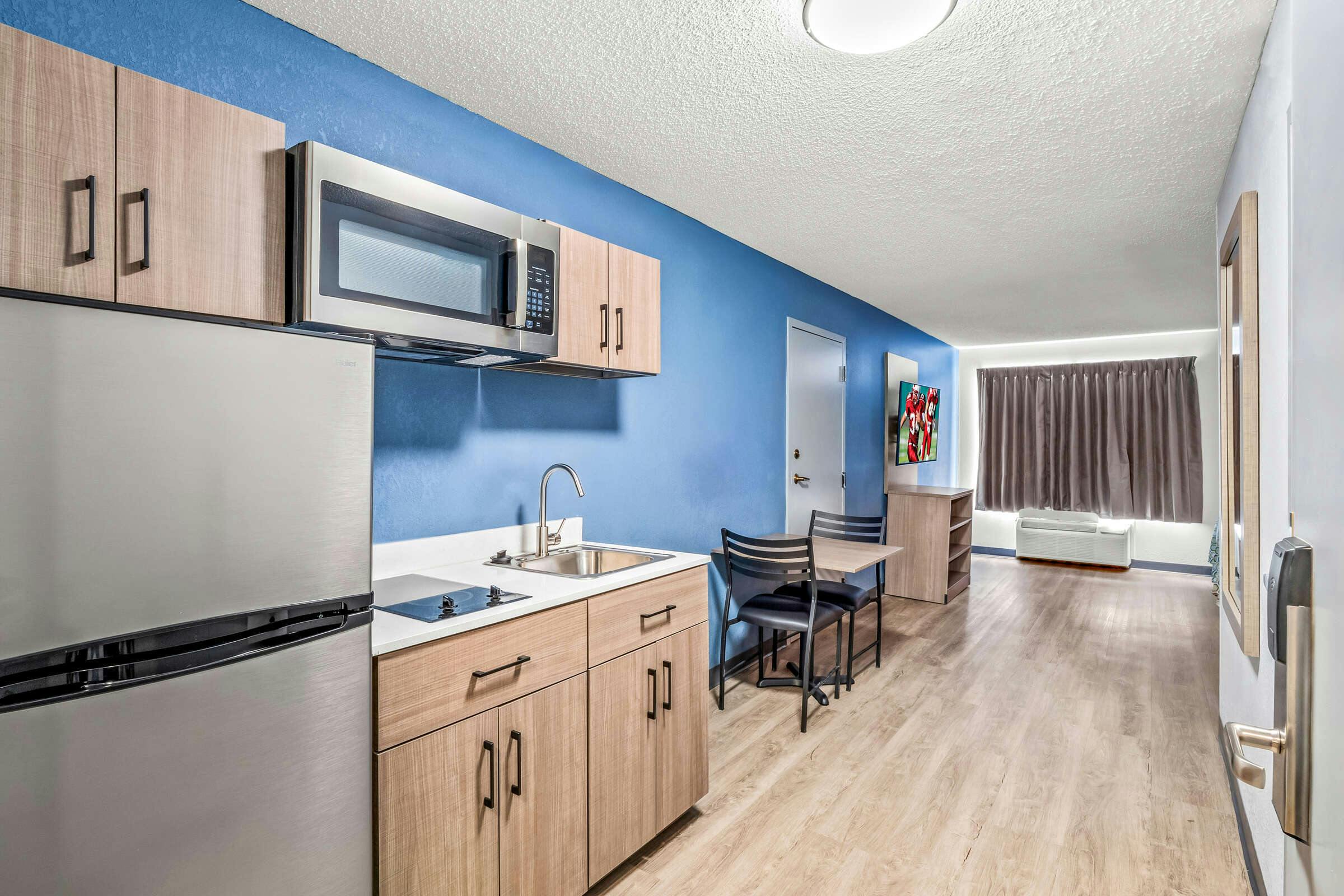 Hotel HomeTowne Studios Southfield photo 4