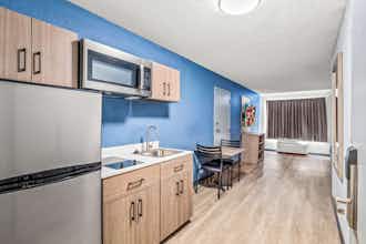 Hotel HomeTowne Studios Southfield photo 4