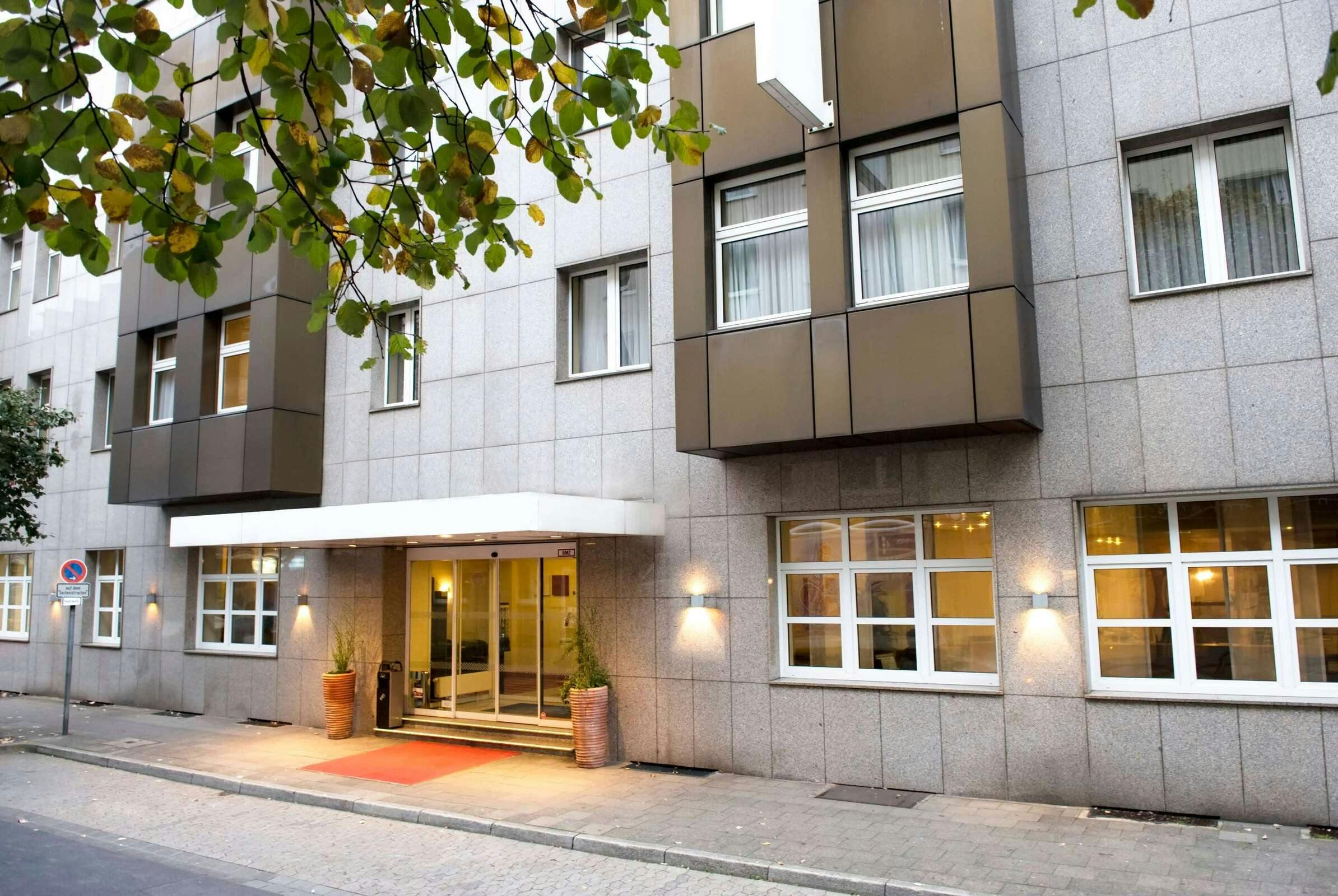 Hotel Wyndham Garden Duesseldorf City Centre Koenigsallee photo 1