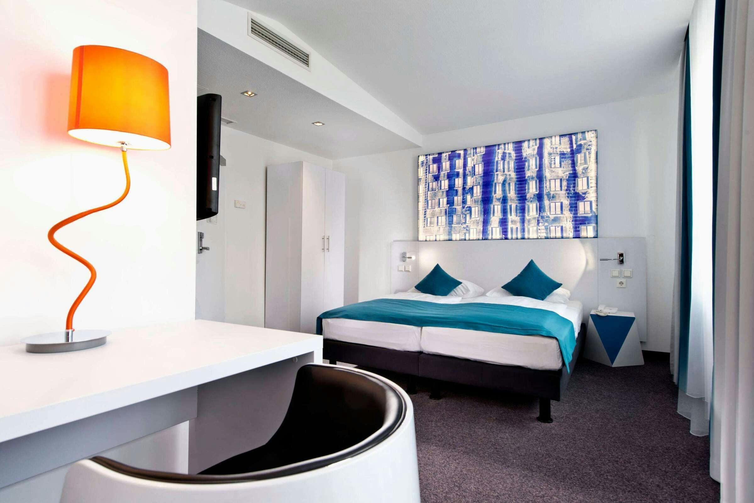 Hotel Wyndham Garden Duesseldorf City Centre Koenigsallee photo 2