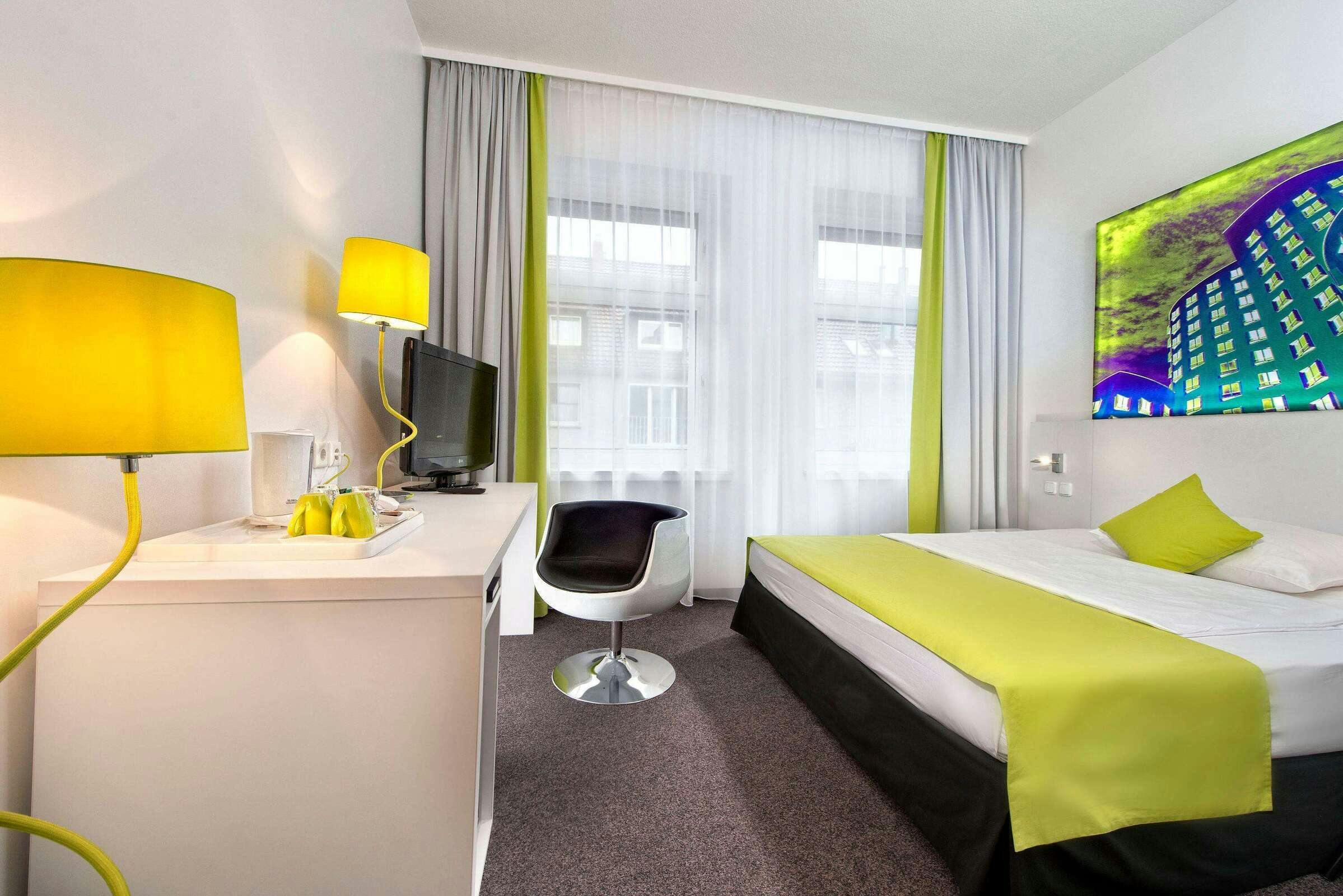Hotel Wyndham Garden Duesseldorf City Centre Koenigsallee photo 5