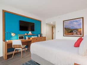 Hotel Compass Hotel by Margaritaville, Anna Maria Sound photo 2