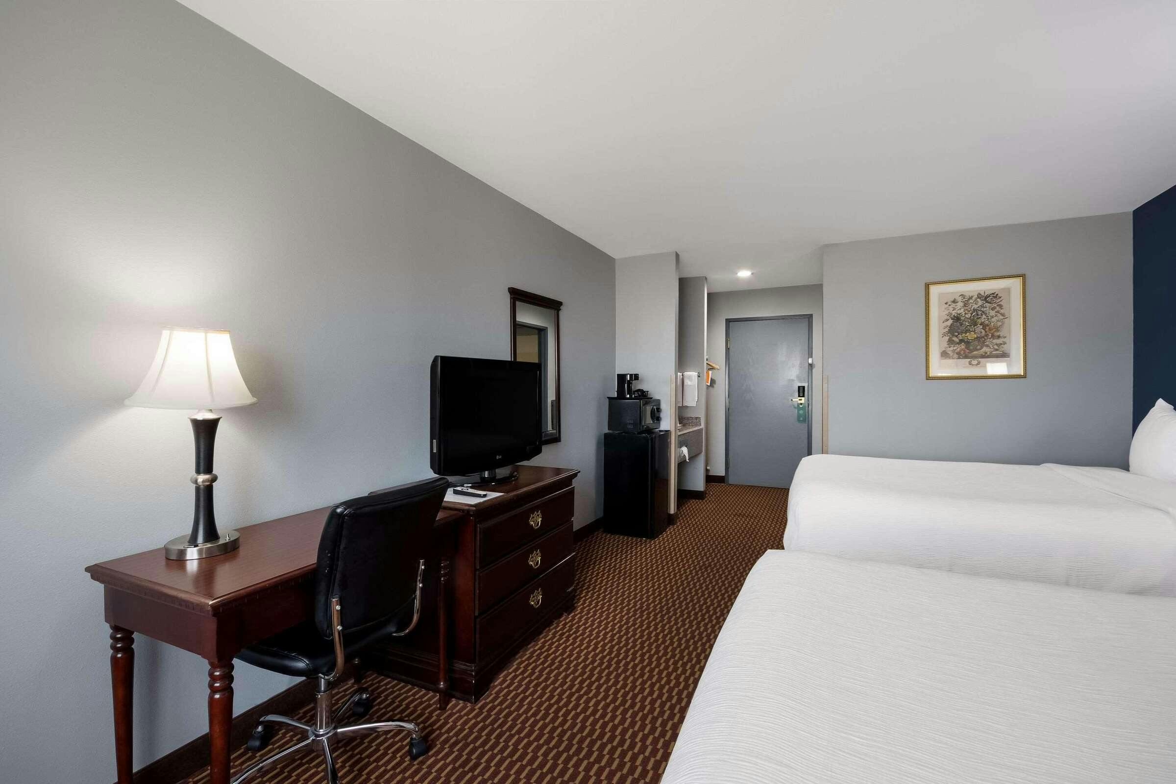 Hotel Quality Inn & Suites Oklahoma City North photo 5