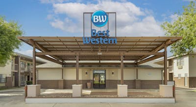 Best Western Rose Garden Inn & Suites