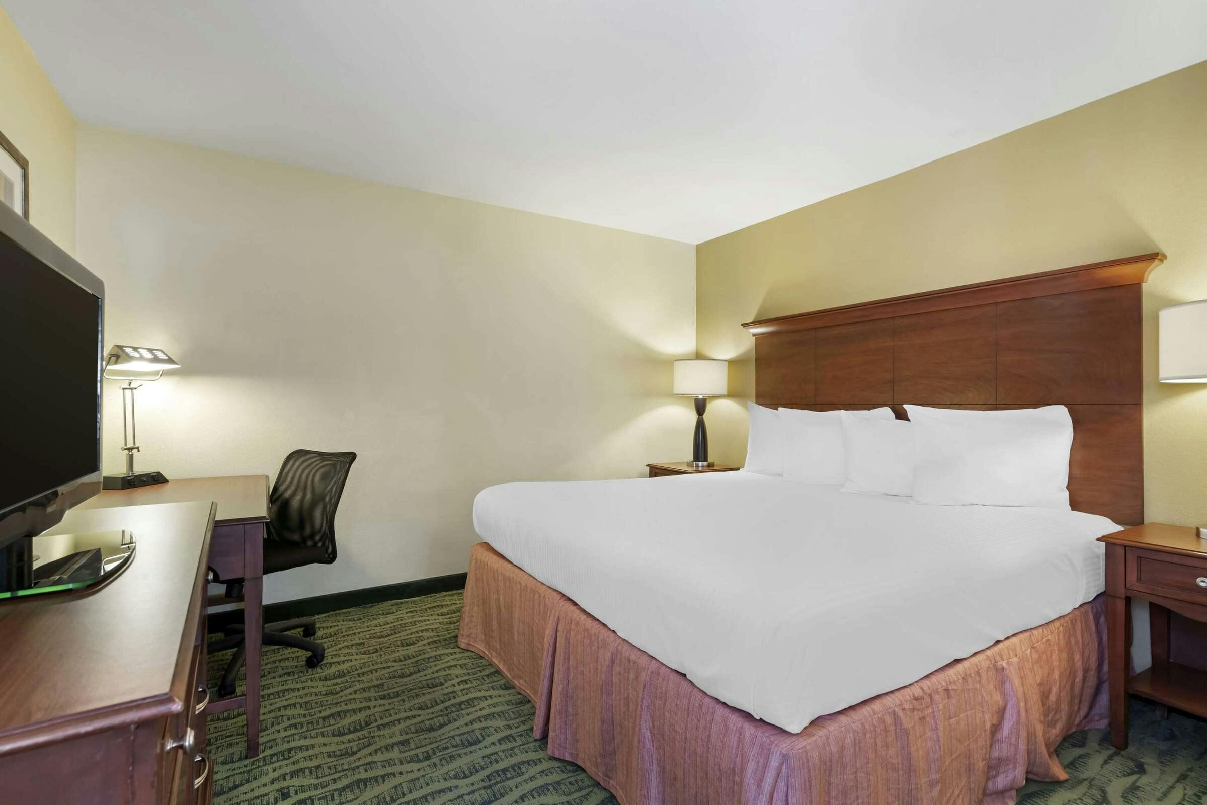 Hotel Best Western Rose Garden Inn & Suites photo 4